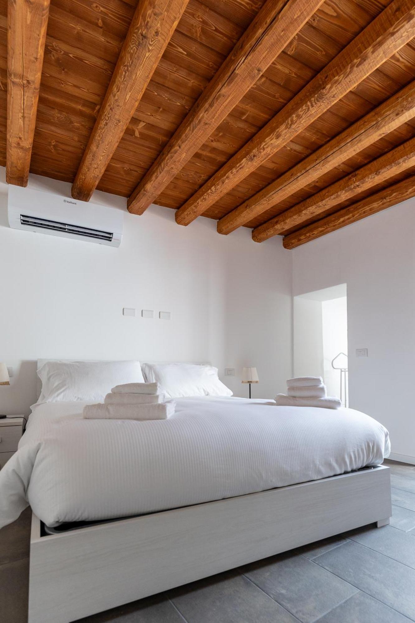 Piazza Del Lago Suites Μενάτζιο Εξωτερικό φωτογραφία